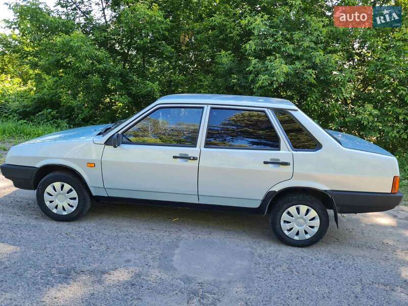 Седан ВАЗ / Lada 21099 2004 в Миргороде