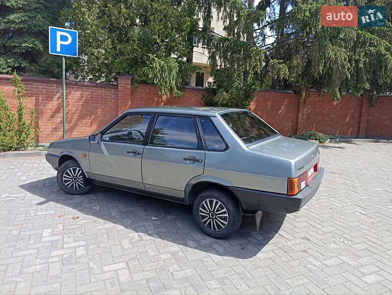 Седан ВАЗ / Lada 21099 1993 в Львове