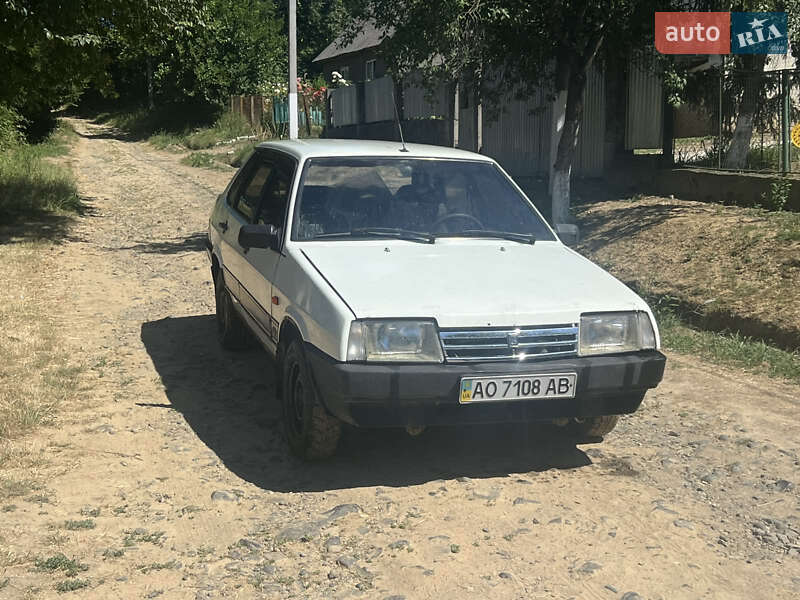 Седан ВАЗ / Lada 21099 1998 в Ужгороде