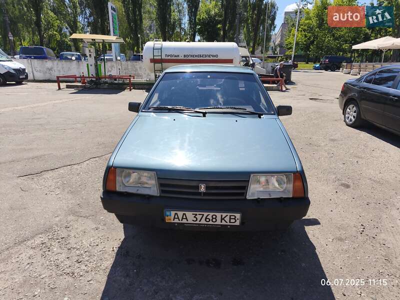 Седан ВАЗ / Lada 21099 2001 в Киеве