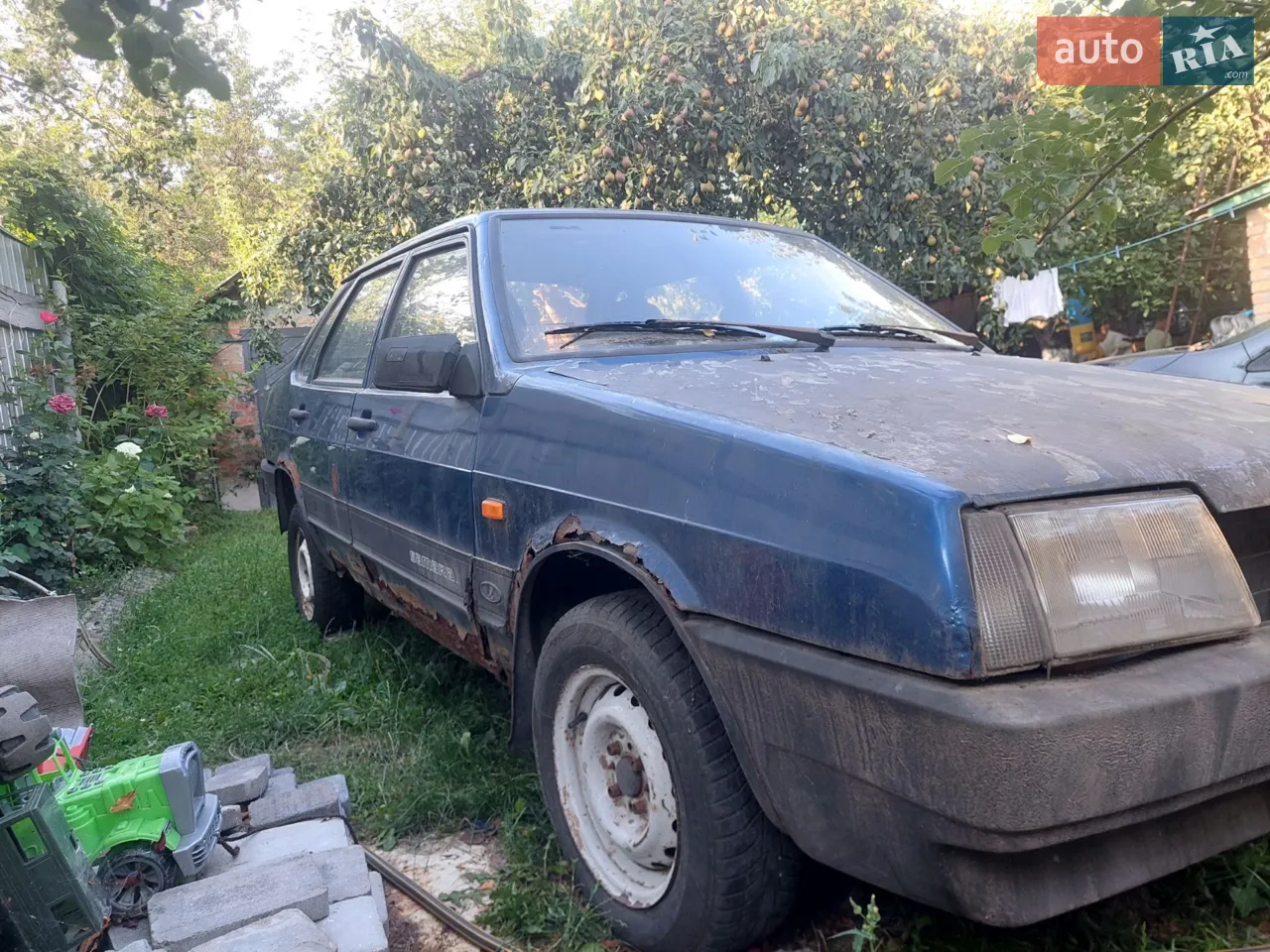 Продам ваз 21099 на запчастини або для домашніхпотреб.Заводиться і їде. Двигу після кап ремонту інжектор коробка справна нові тормозні передні диски та стартер газ другого покоління є нові карти дверей. За більш детальной інформацією телефонуйте.