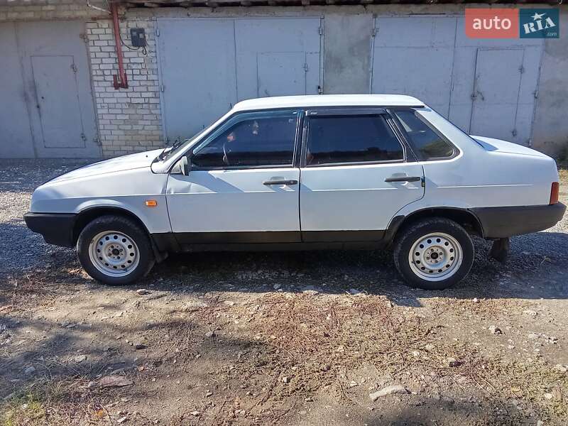 Седан ВАЗ / Lada 21099 2000 в Миколаєві