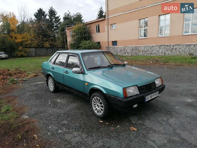 Седан ВАЗ / Lada 21099 2000 в Сваляве