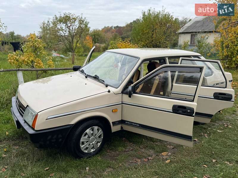 Седан ВАЗ / Lada 21099 1995 в Дубно