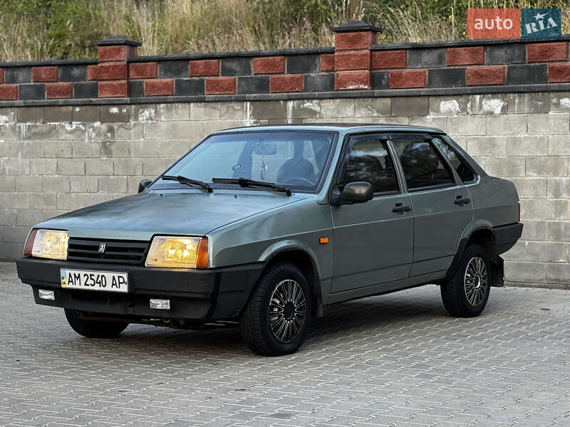 Седан ВАЗ 21099 2008 в  фото Седан ВАЗ 21099 2008 в