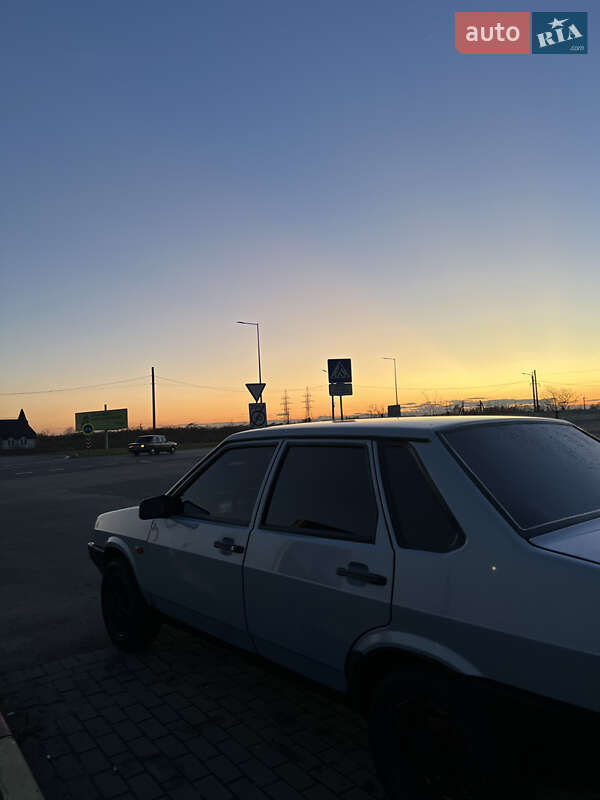 Седан ВАЗ / Lada 21099 2004 в Ивано-Франковске