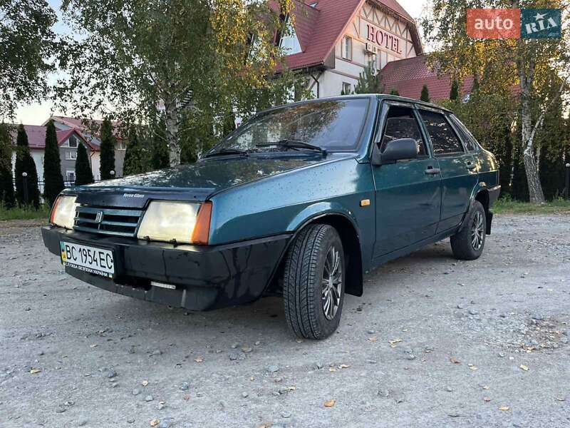Седан ВАЗ / Lada 21099 2001 в Львові