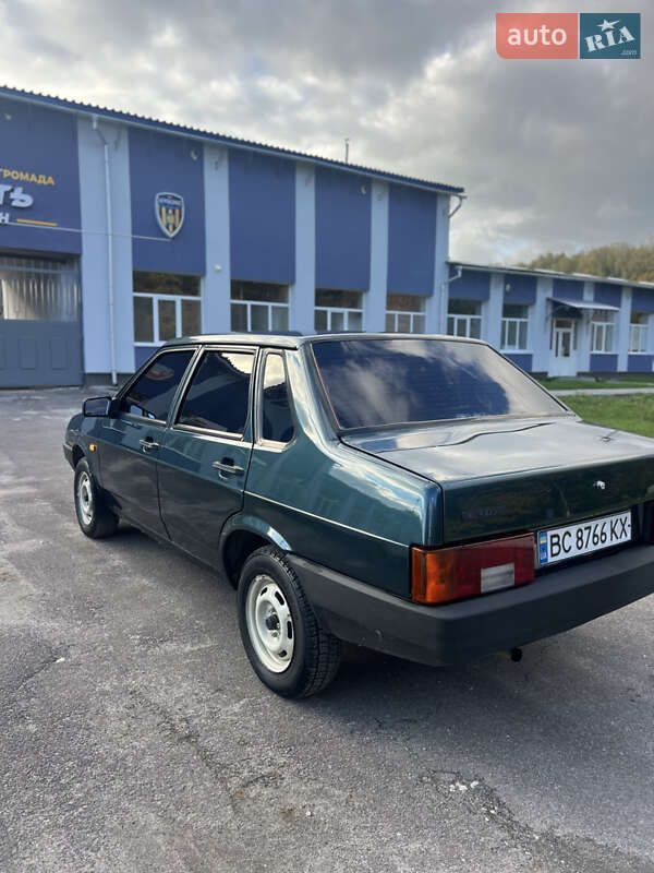 Седан ВАЗ / Lada 21099 2004 в Волочиске