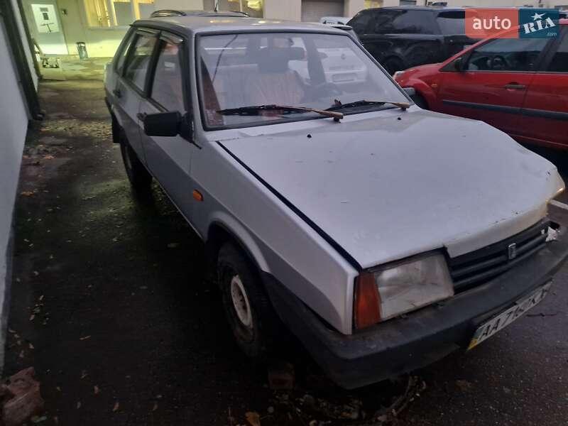 Седан ВАЗ / Lada 21099 2003 в Киеве