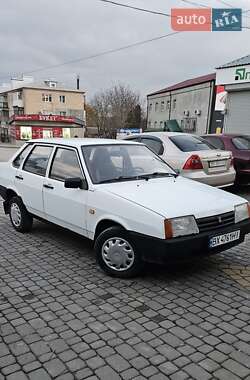 Седан ВАЗ / Lada 21099 2000 в Чемеровцах