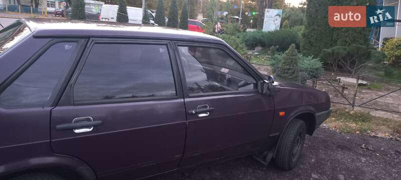 Седан ВАЗ / Lada 21099 2000 в Глухове