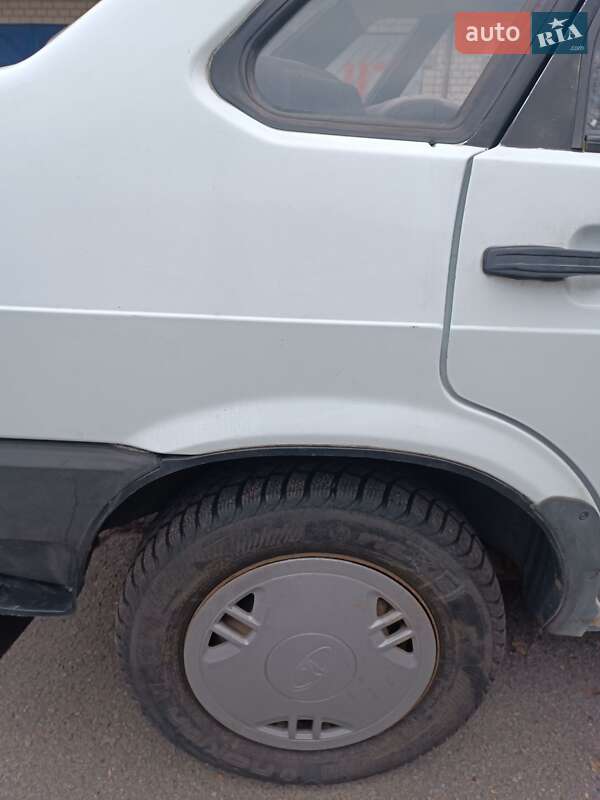 Седан ВАЗ / Lada 21099 2001 в Києві