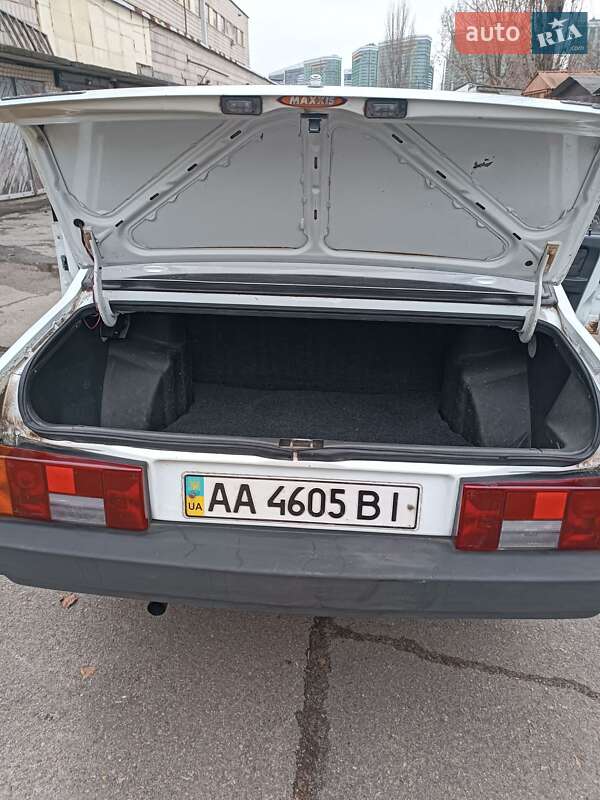 Седан ВАЗ / Lada 21099 2001 в Києві