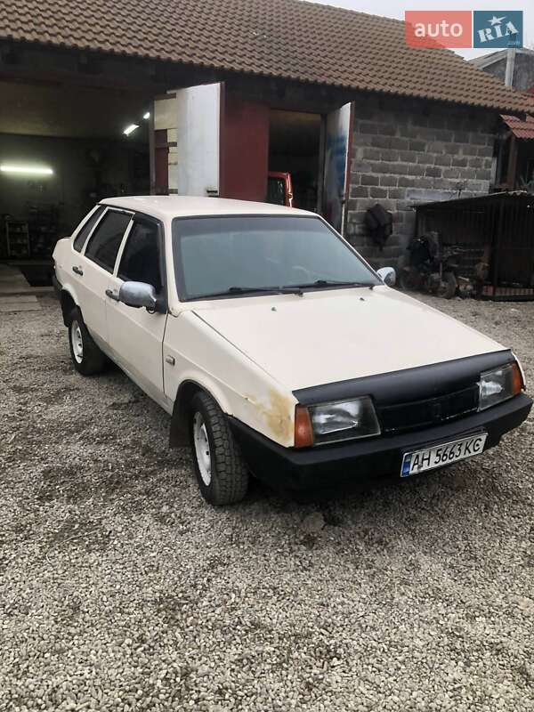 Седан ВАЗ / Lada 21099 1992 в Бурштыне