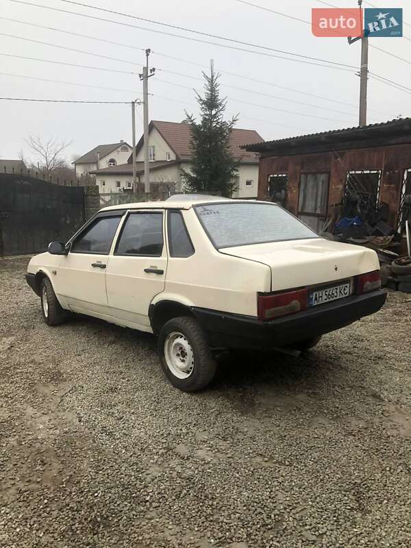 Седан ВАЗ / Lada 21099 1992 в Бурштыне