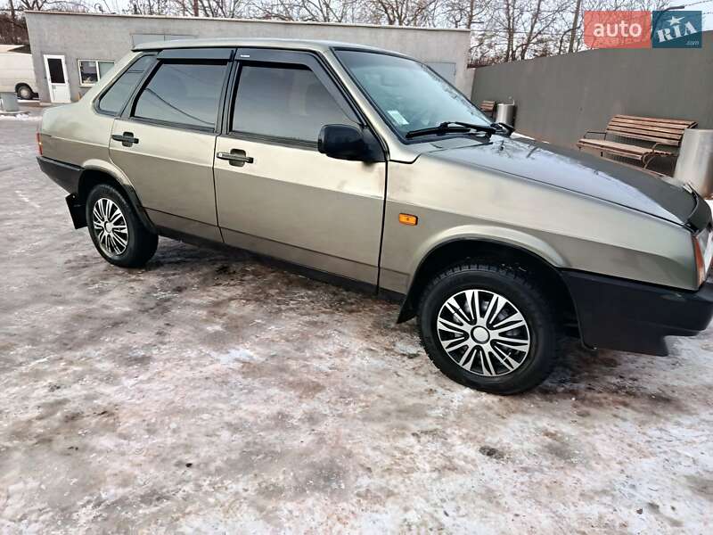 Седан ВАЗ / Lada 21099 2001 в Кривому Розі