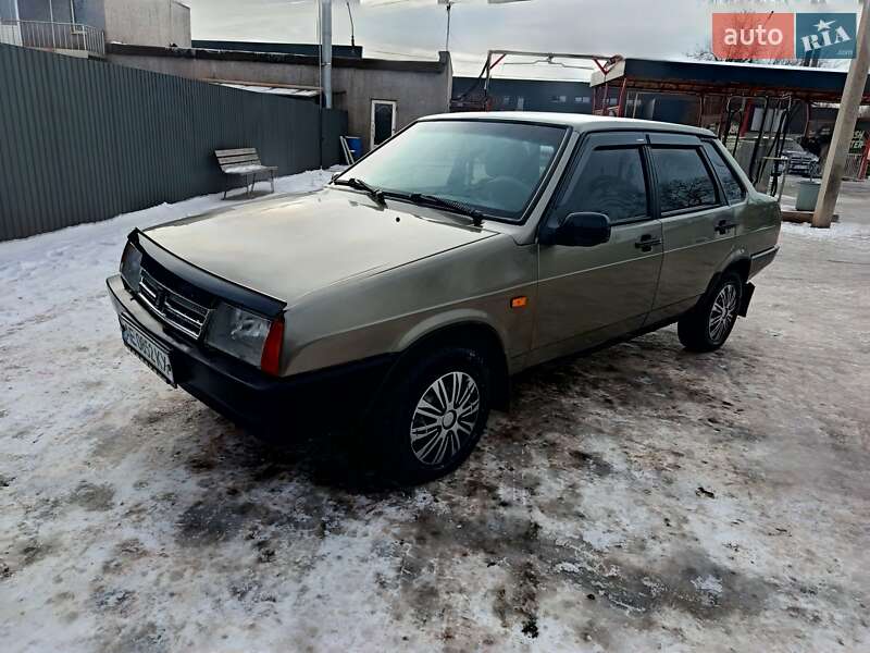 Седан ВАЗ / Lada 21099 2001 в Кривому Розі