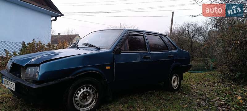 Седан ВАЗ / Lada 21099 2001 в Остроге