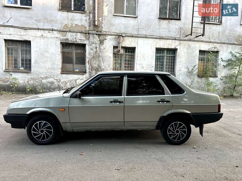Седан ВАЗ / Lada 21099 2006 в Кривом Роге