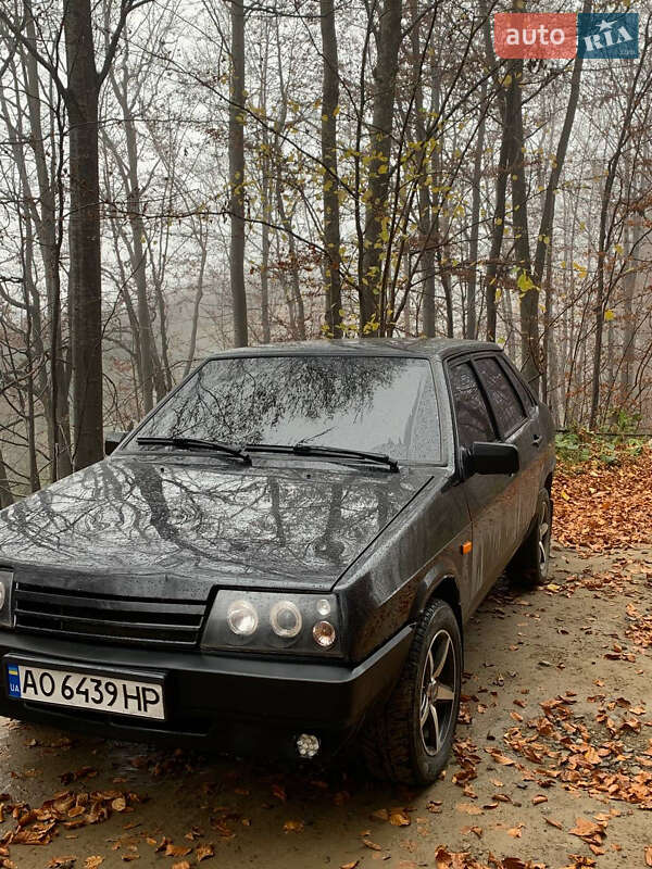Седан ВАЗ / Lada 21099 2007 в Косове