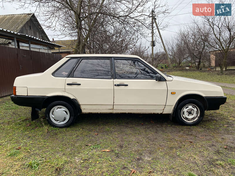 Седан ВАЗ / Lada 21099 1996 в Сумах