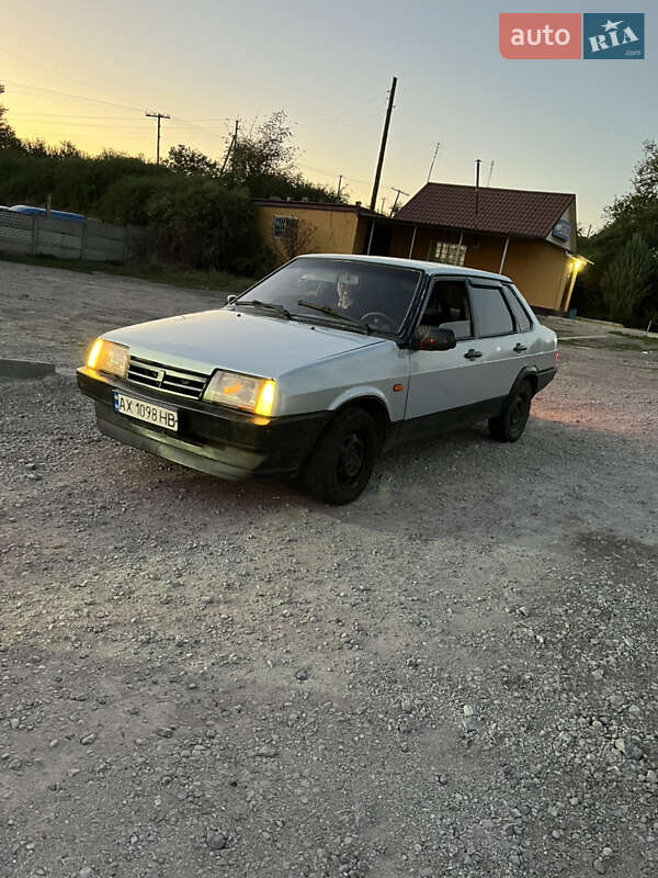 Седан ВАЗ / Lada 21099 1998 в Новомосковске
