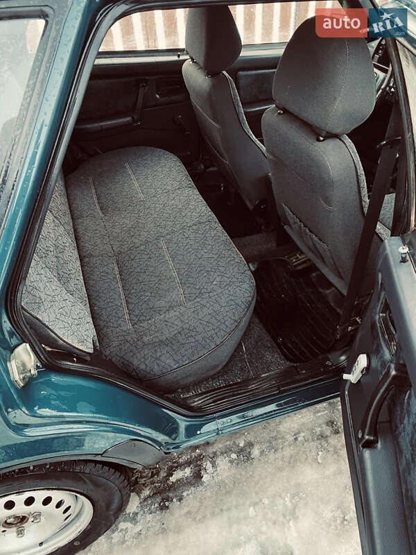 Седан ВАЗ / Lada 21099 2004 в Каменец-Подольском