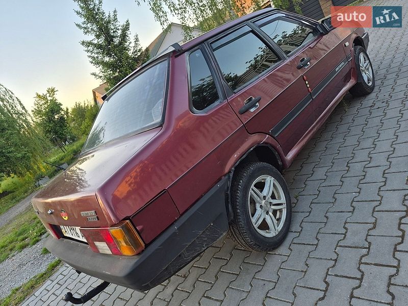 Седан ВАЗ / Lada 21099 1996 в Черновцах