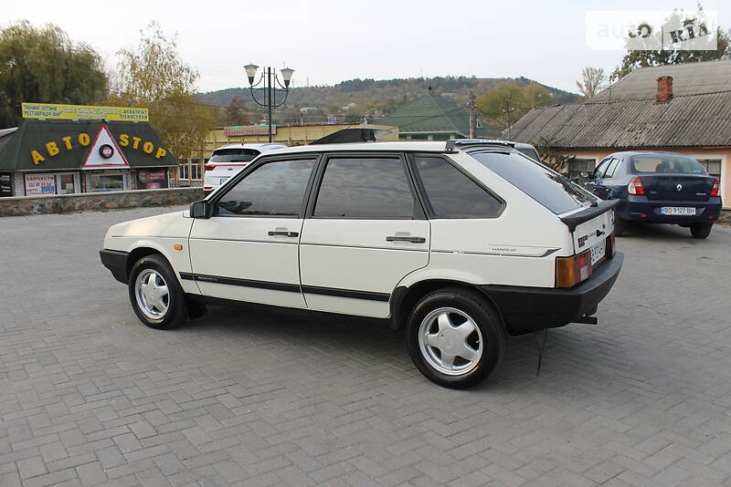 Хэтчбек ВАЗ / Lada 2109 1992 в Могилев-Подольске