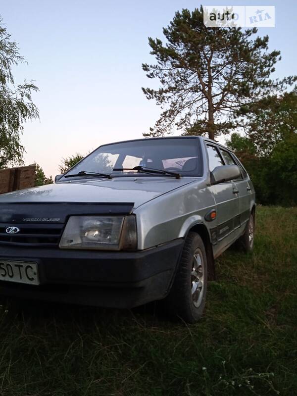 Хэтчбек ВАЗ / Lada 2109 2002 в Золочеве