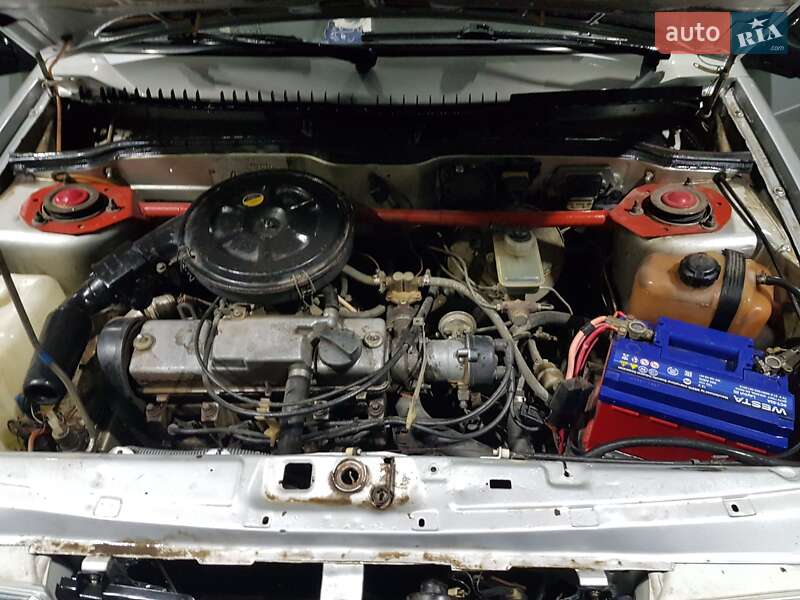 Хетчбек ВАЗ / Lada 2109 2003 в Чернівцях