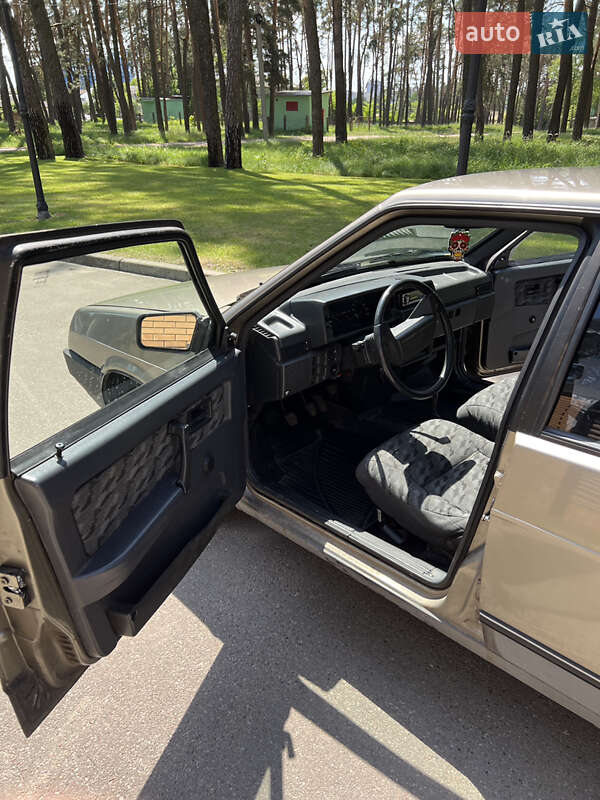 Хэтчбек ВАЗ / Lada 2109 2002 в Чернигове фото 7 Хэтчбек ВАЗ / Lada 2109 2002 в Чернигове