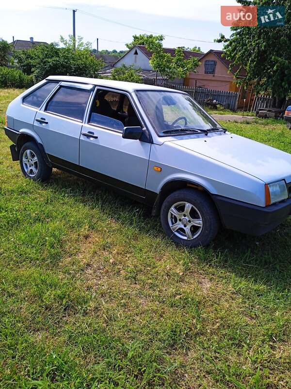 Хетчбек ВАЗ / Lada 2109 2004 в Первомайську