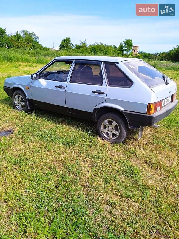 Хетчбек ВАЗ / Lada 2109 2004 в Первомайську