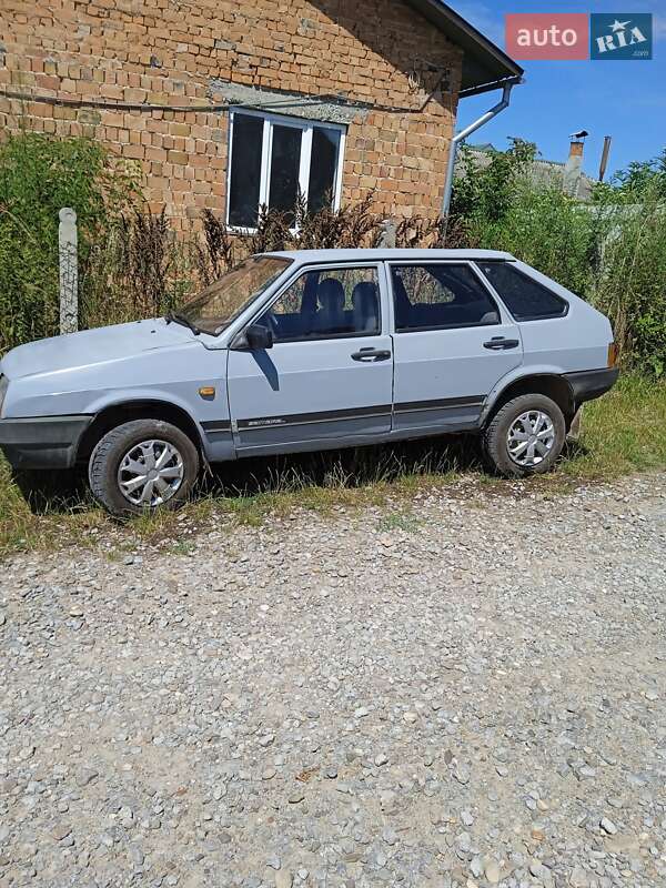 Хэтчбек ВАЗ / Lada 2109 1999 в Черновцах