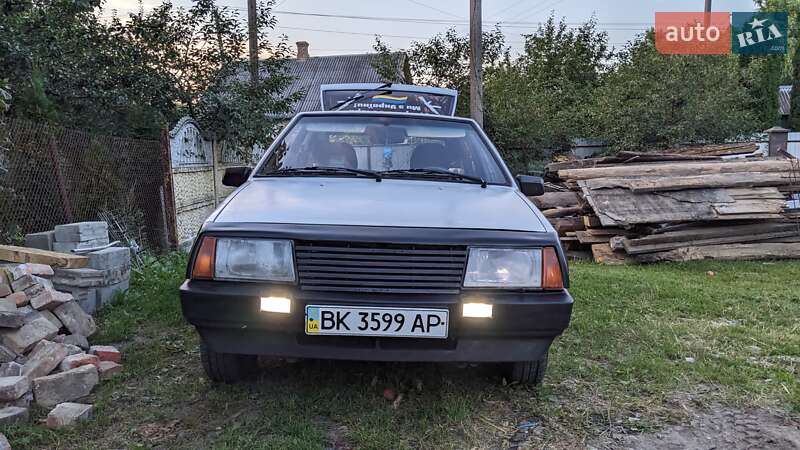 Хэтчбек ВАЗ / Lada 2109 1987 в Ровно фото 3 Хэтчбек ВАЗ / Lada 2109 1987 в Ровно