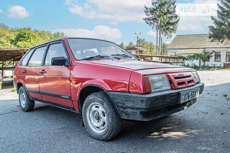Хэтчбек ВАЗ / Lada 2109 1990 в Каменец-Подольском