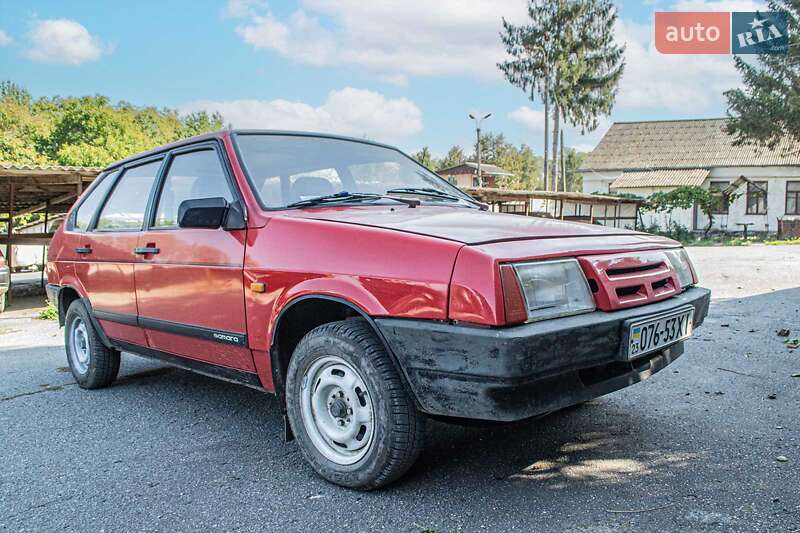 Хэтчбек ВАЗ / Lada 2109 1990 в Каменец-Подольском