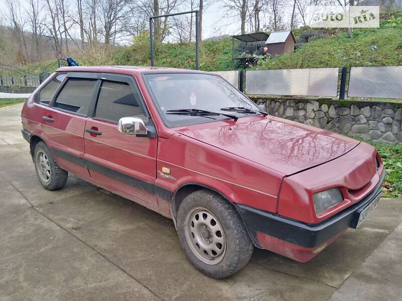 Хэтчбек ВАЗ / Lada 2109 1990 в Вижнице