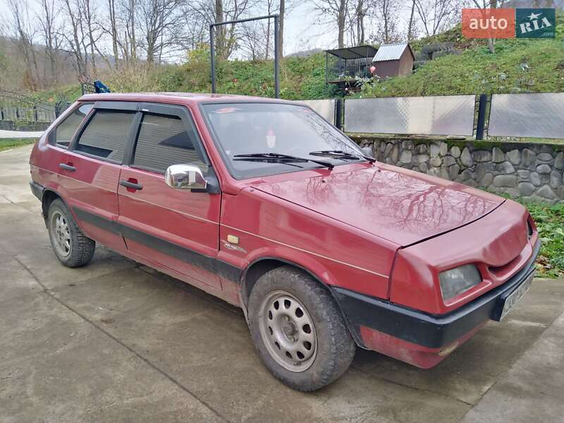 Хэтчбек ВАЗ / Lada 2109 1990 в Вижнице