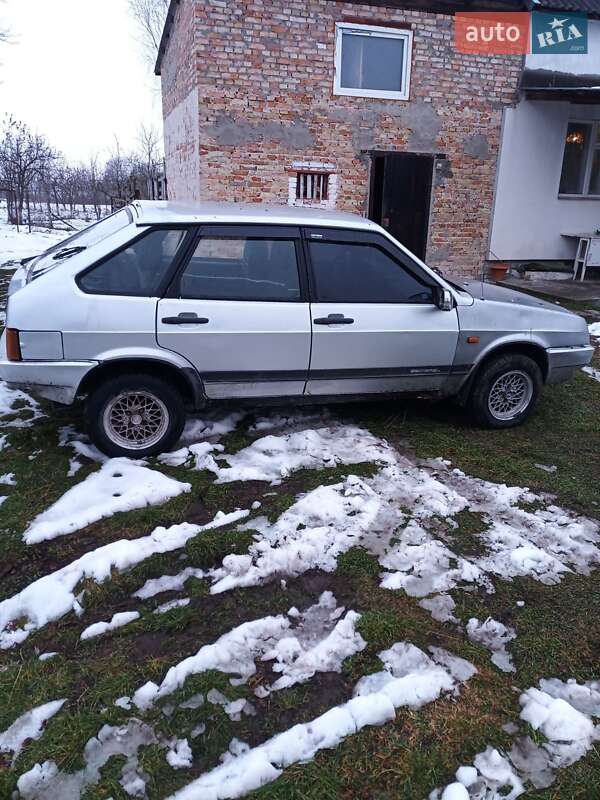 Хэтчбек ВАЗ / Lada 2109 2002 в Золочеве
