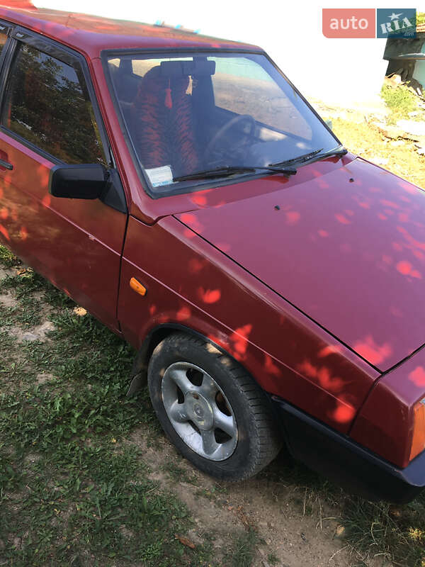 Хэтчбек ВАЗ / Lada 2109 1990 в Каменец-Подольском