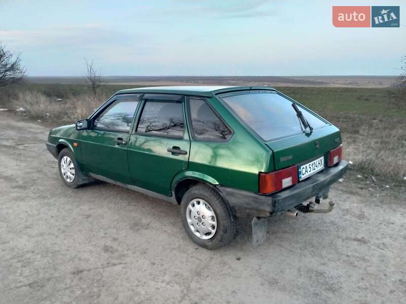 Хэтчбек ВАЗ / Lada 2109 2004 в Одессе