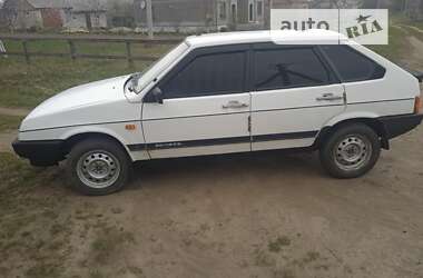 Хэтчбек ВАЗ / Lada 2109 1991 в Остроге
