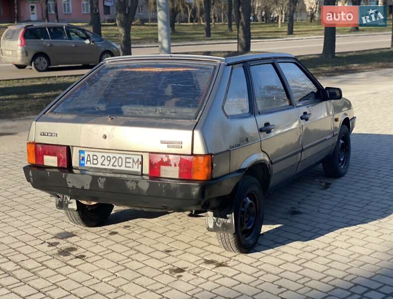Хэтчбек ВАЗ / Lada 2109 2002 в Звягеле