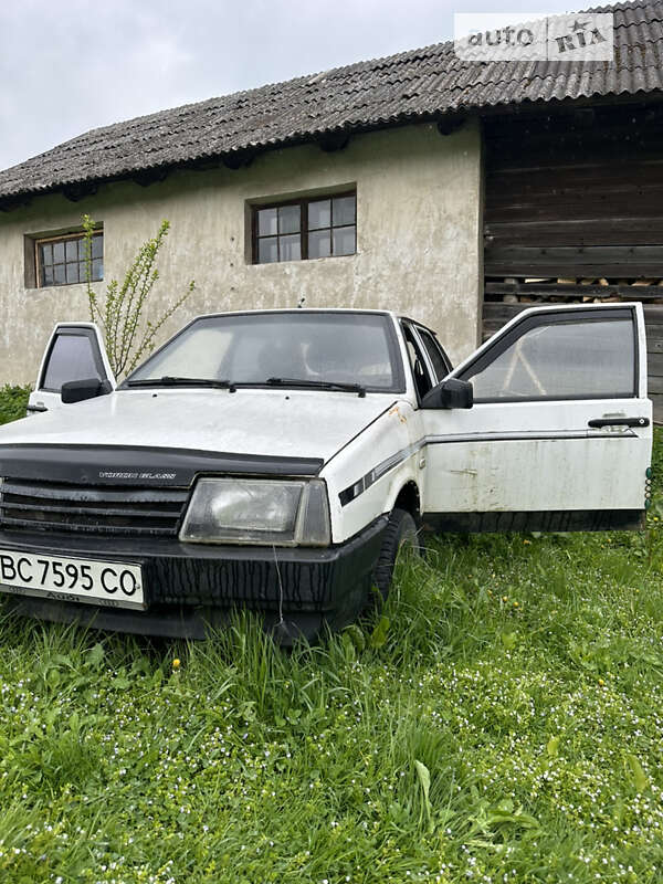 Хэтчбек ВАЗ / Lada 2109 1990 в Сколе