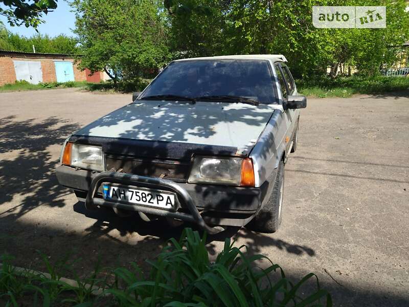 Хэтчбек ВАЗ / Lada 2109 2000 в Славянске
