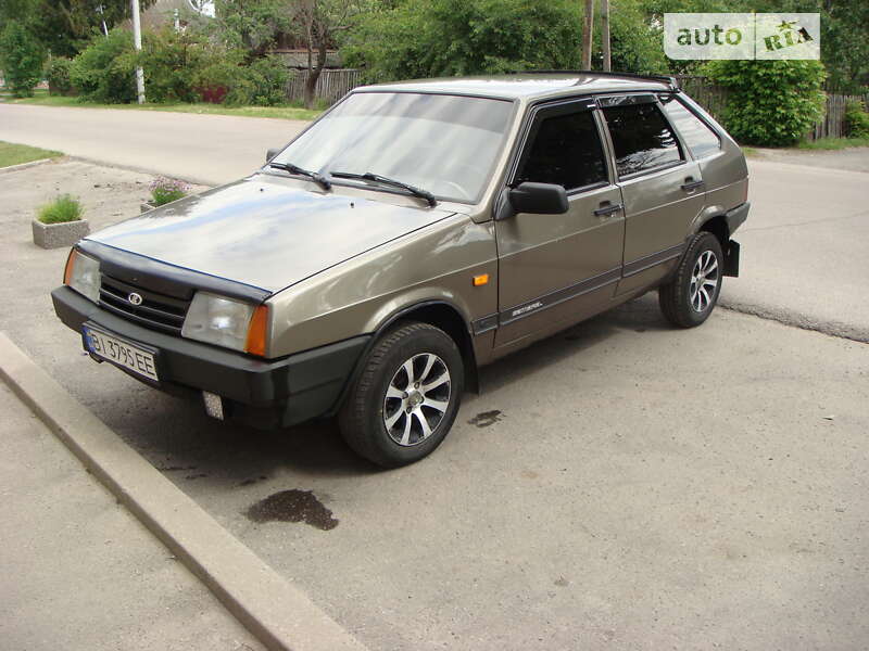 Хэтчбек ВАЗ / Lada 2109 2011 в Хороле