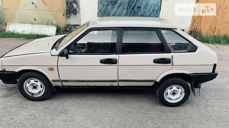 Хэтчбек ВАЗ / Lada 2109 1988 в Коростене