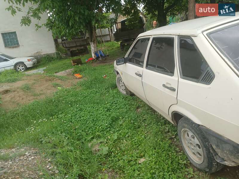 Хэтчбек ВАЗ / Lada 2109 1988 в Иршаве